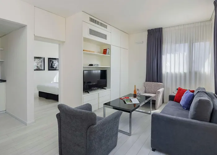 Best Western Regency Suites